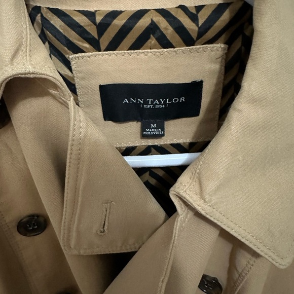 Ann Taylor Classic Tan Trench Coat - Picture 3 of 5